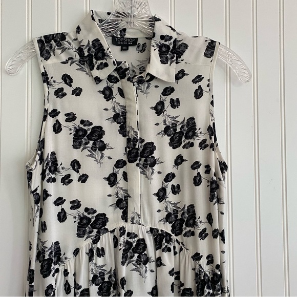 Topshop Dresses & Skirts - Topshop sleeveless dress SIZE 4